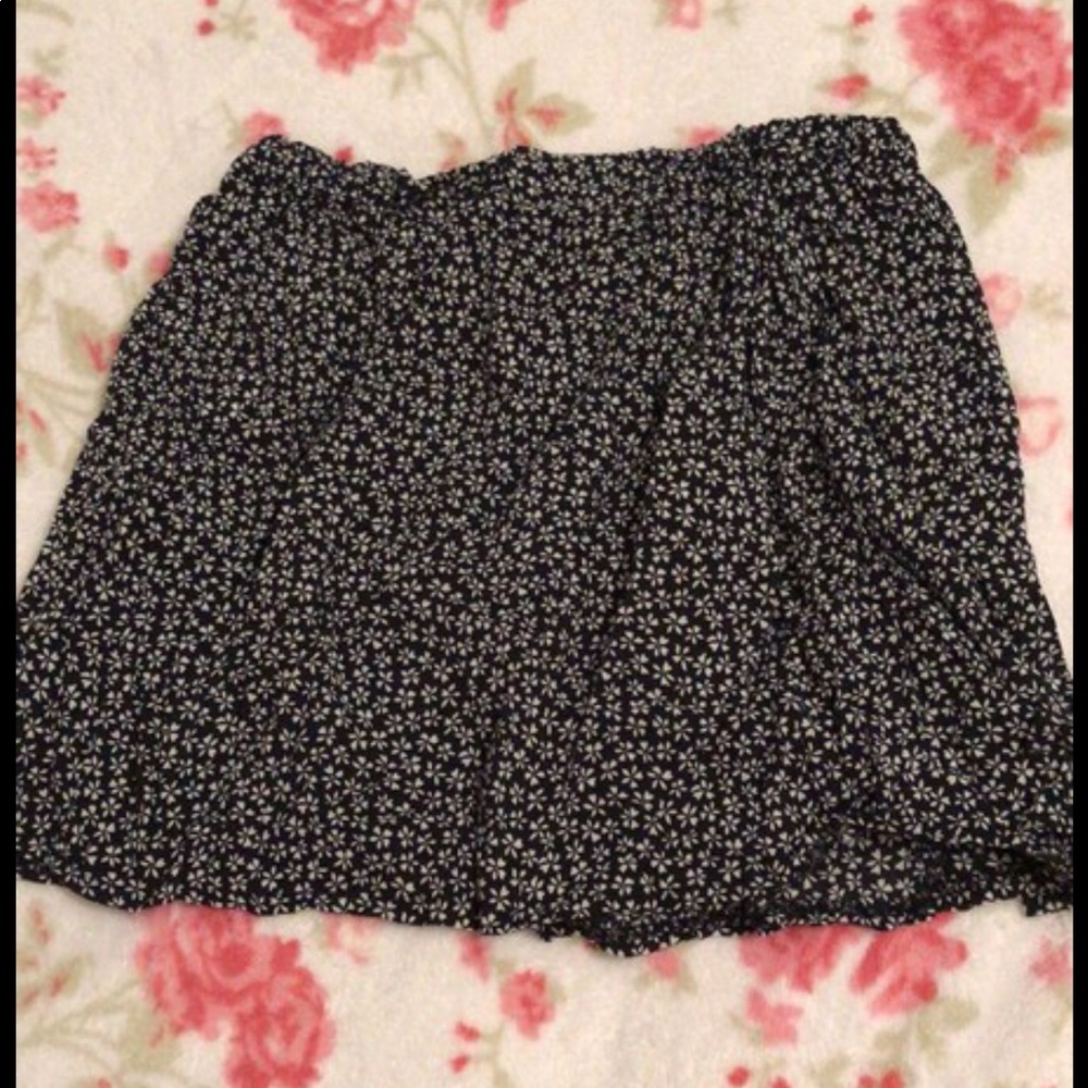 SOLD - Brandy Melville skirt